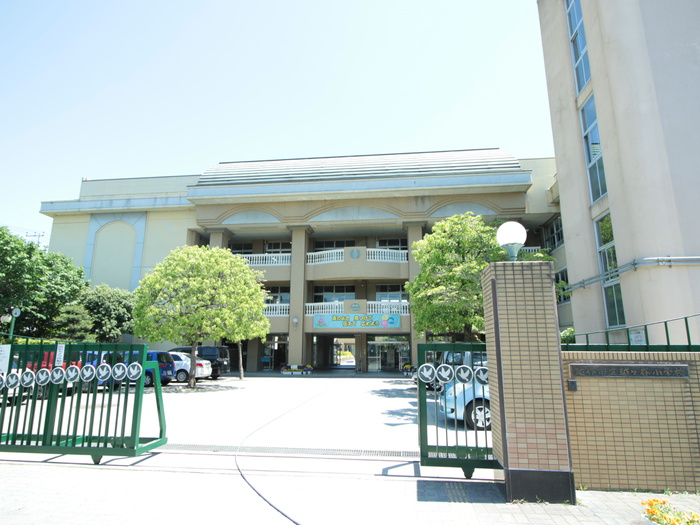 小学校　越ヶ谷小学校（小学校）まで155m