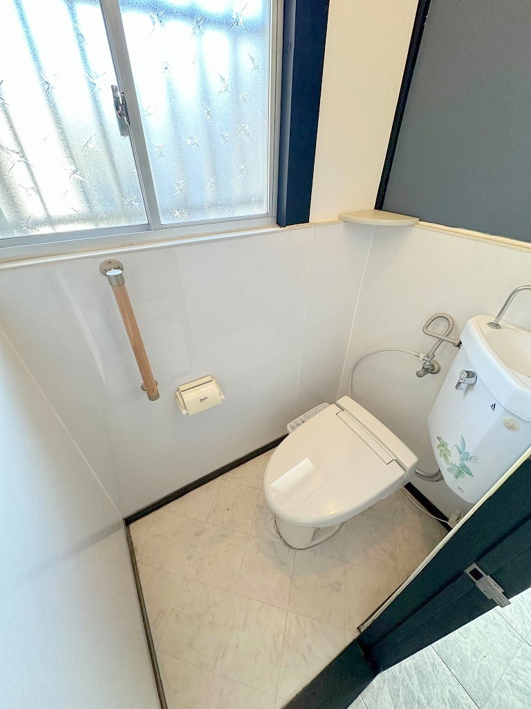 南海泉北線 深井駅 徒歩20分 2階建 築42年のトイレ写真