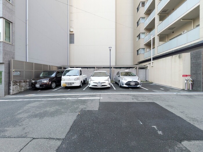 駐車場　駐車場