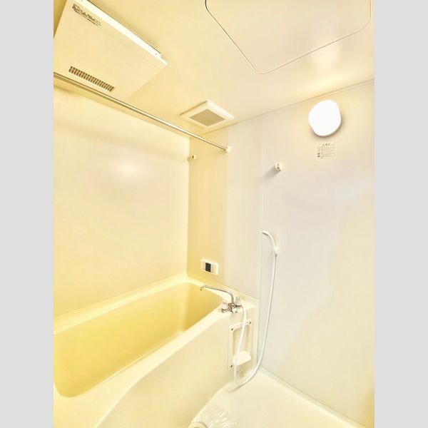 バス・シャワールーム　室内写真は別部屋の写真です。
