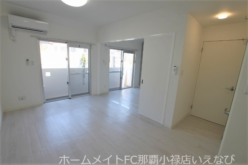 居室・リビング　※別部屋の室内写真となります。