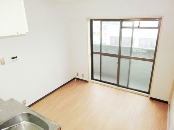 居室・リビング　角部屋住戸で過ごしやすく、おすすめです。