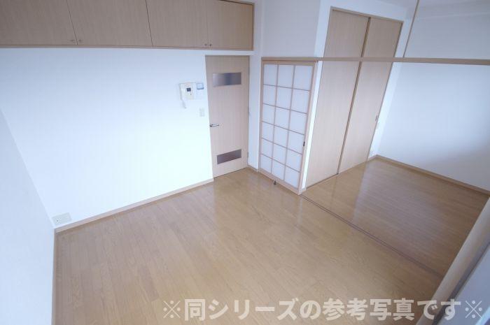 エステートモア薬院シャンブルの居間写真