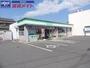 コンビニ　ファミリーマート津新町店（コンビニ）まで1048m