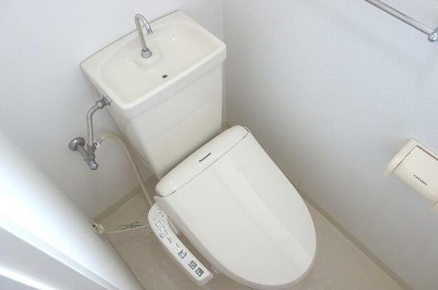 トイレ　温水洗浄便座。