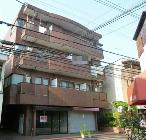 建物外観　鉄筋コンクリート造のがっちりとした建物。