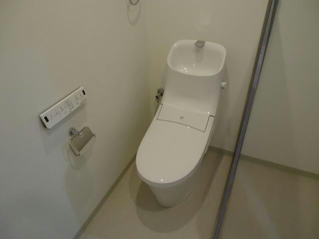 マンション礎のトイレ写真
