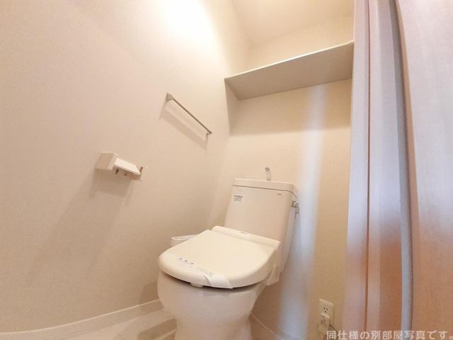 リラ・ショーカのトイレ写真
