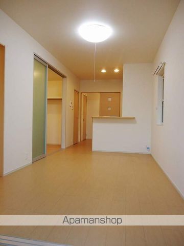 ＪＲ鹿児島本線 箱崎駅 バス乗車時間：13分 最寄りバス停で下車 徒歩3分 2階建 築15年の居間写真