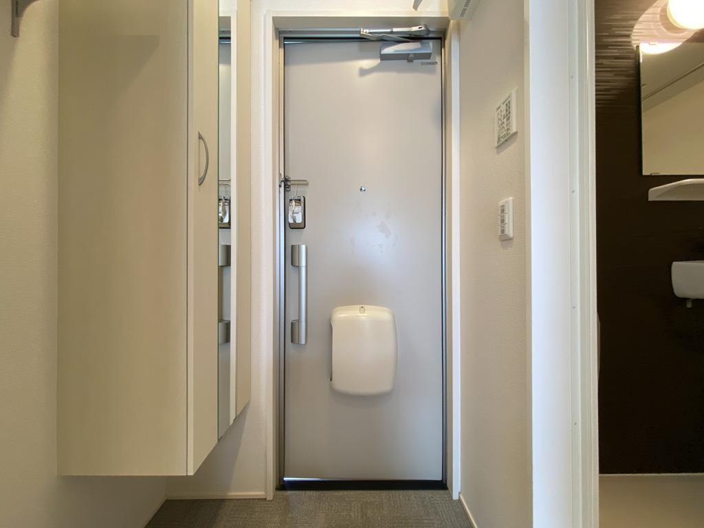 仙台市地下鉄東西線 国際センター駅 徒歩11分 2階建 築4年の玄関写真