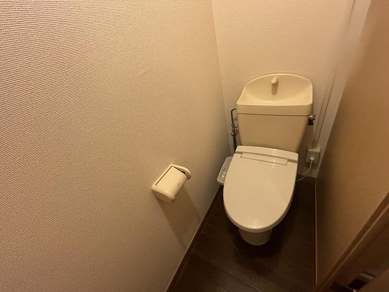 レオパレスLightlifeIのトイレ写真