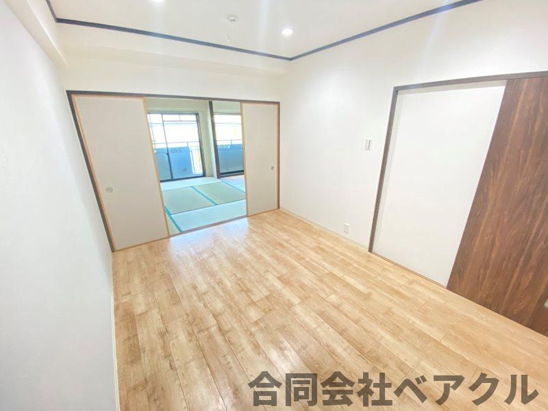 その他部屋・スペース　広くて明るい寝室
