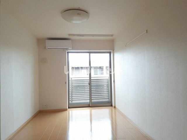 グレイスカレントIIの居間写真