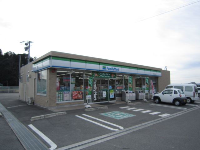 コンビニ　ファミリーマート（コンビニ）まで240m