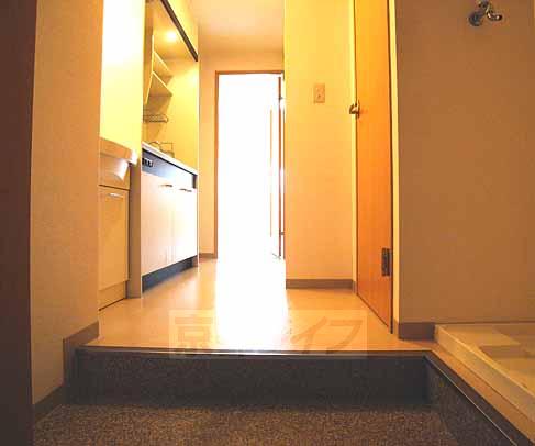 玄関　玄関入っての居住空間はこんな感じです。