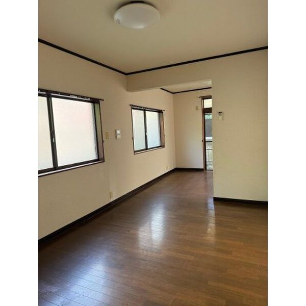 川上町873-268戸建ての居間写真