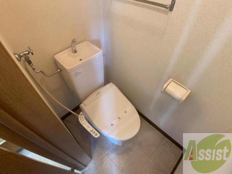 トイレ　こちらはトイレです。清潔感があり、安心して使用できます。