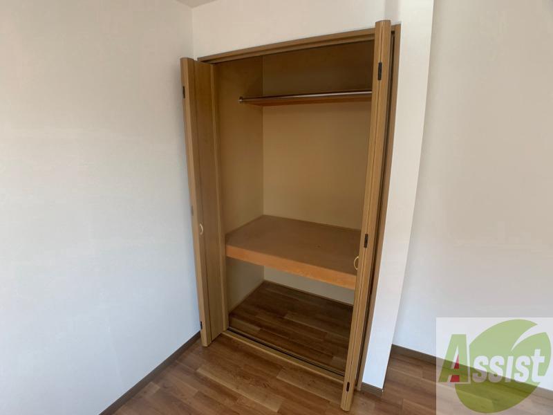 収納　寝室の収納です。部屋がすっきり片付きます。