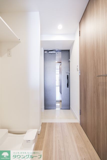 玄関　※写真は反転タイプ住戸です。