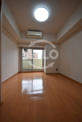 ONE ROOF FLAT TENJINBASHIの居間写真
