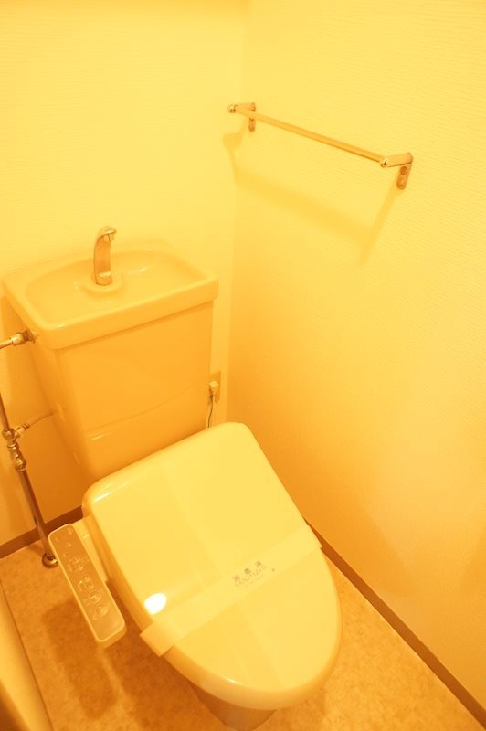 地下鉄空港線 福岡空港駅 徒歩12分 7階建 築31年のトイレ写真