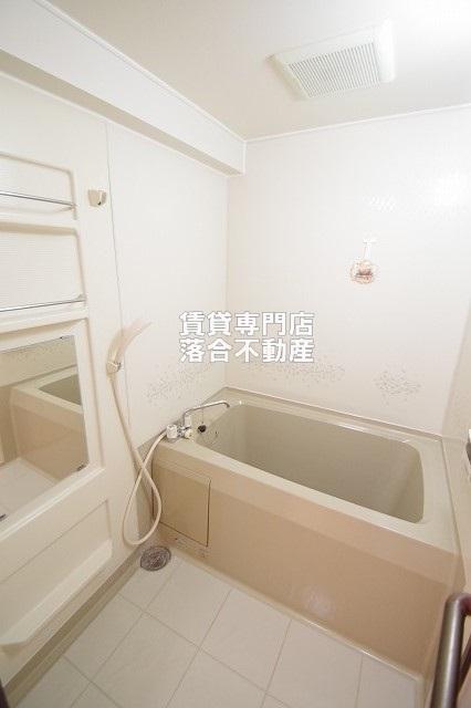 バス・シャワールーム　落ち着いた空間のお風呂