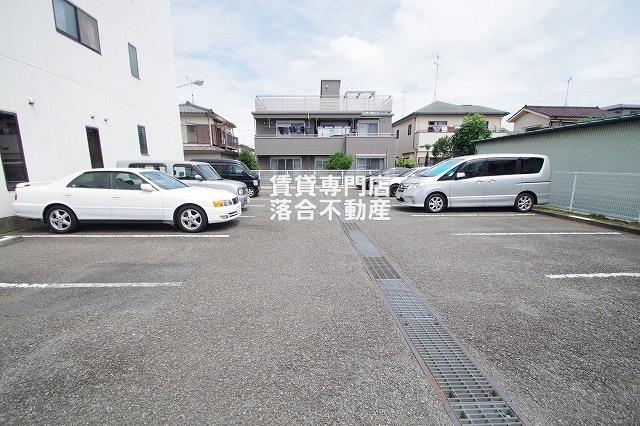 駐車場　敷地内駐車場完備