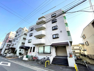 松山市道後樋又のマンションの建物外観