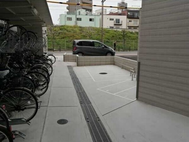 【大阪市都島区中野町のマンションの駐車場】