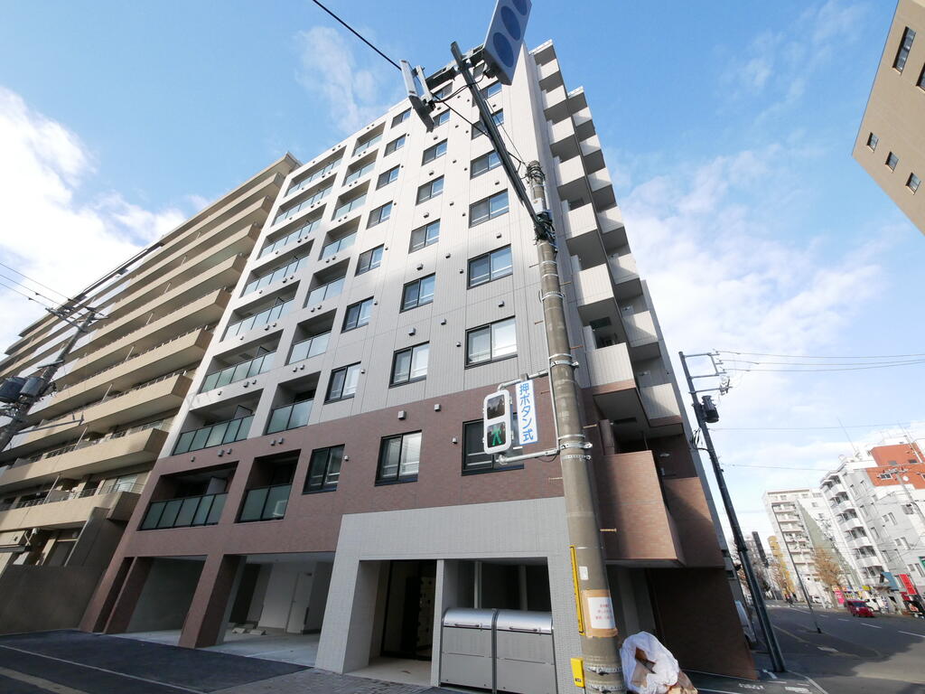 札幌市中央区南一条西のマンションの建物外観
