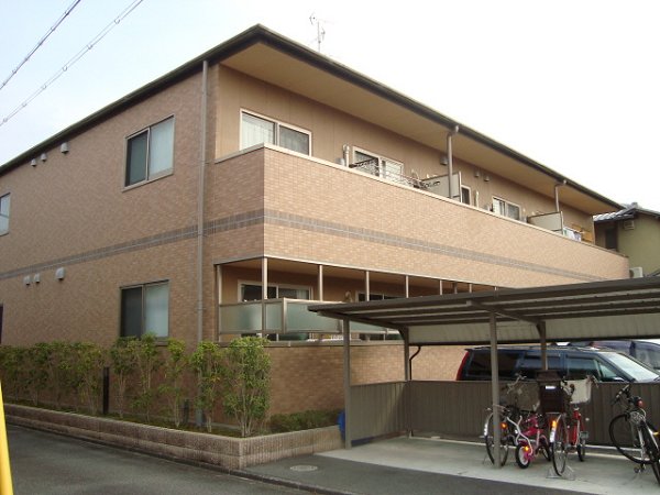 京都市左京区下鴨宮崎町のマンションの建物外観