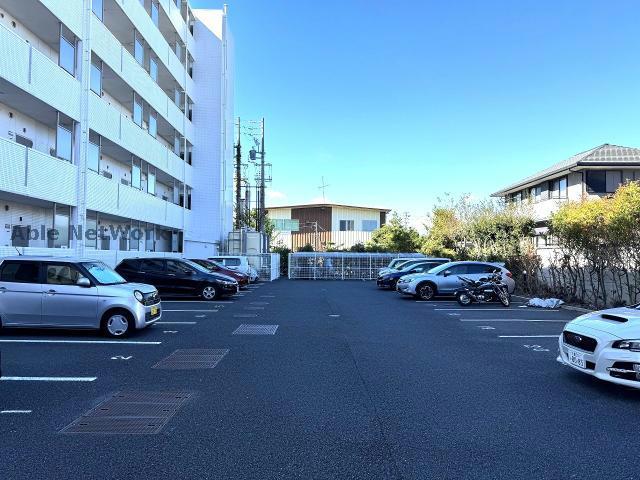 【エイムオーエス島崎町マンションの駐車場】