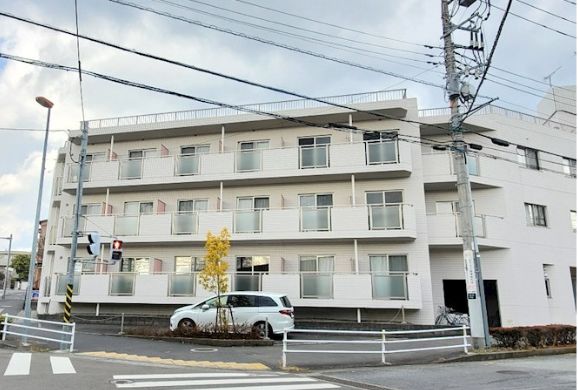 【小田原市下新田のマンションの建物外観】