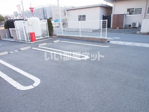 【神崎郡福崎町南田原のアパートの駐車場】