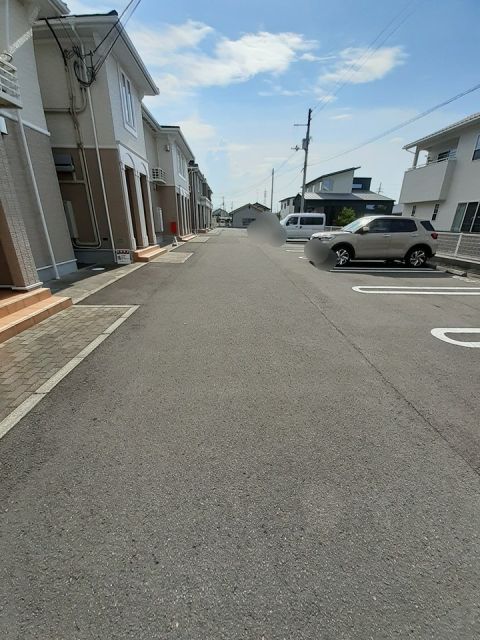 【新居浜市桜木町のアパートの駐車場】