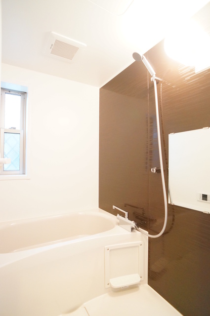 バス・シャワールーム　追焚機能付、入浴時間が過ぎても安心です♪