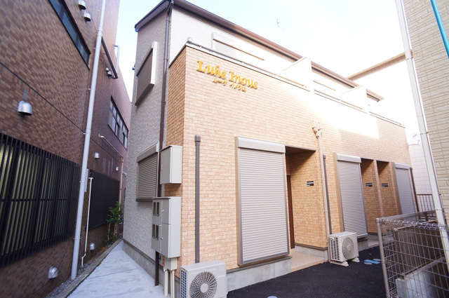 建物外観　駅から徒歩１分の好立地☆木のぬくもりのテラスハウス♪