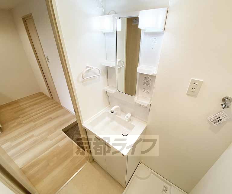 洗面設備　シンプルな洗面所です。