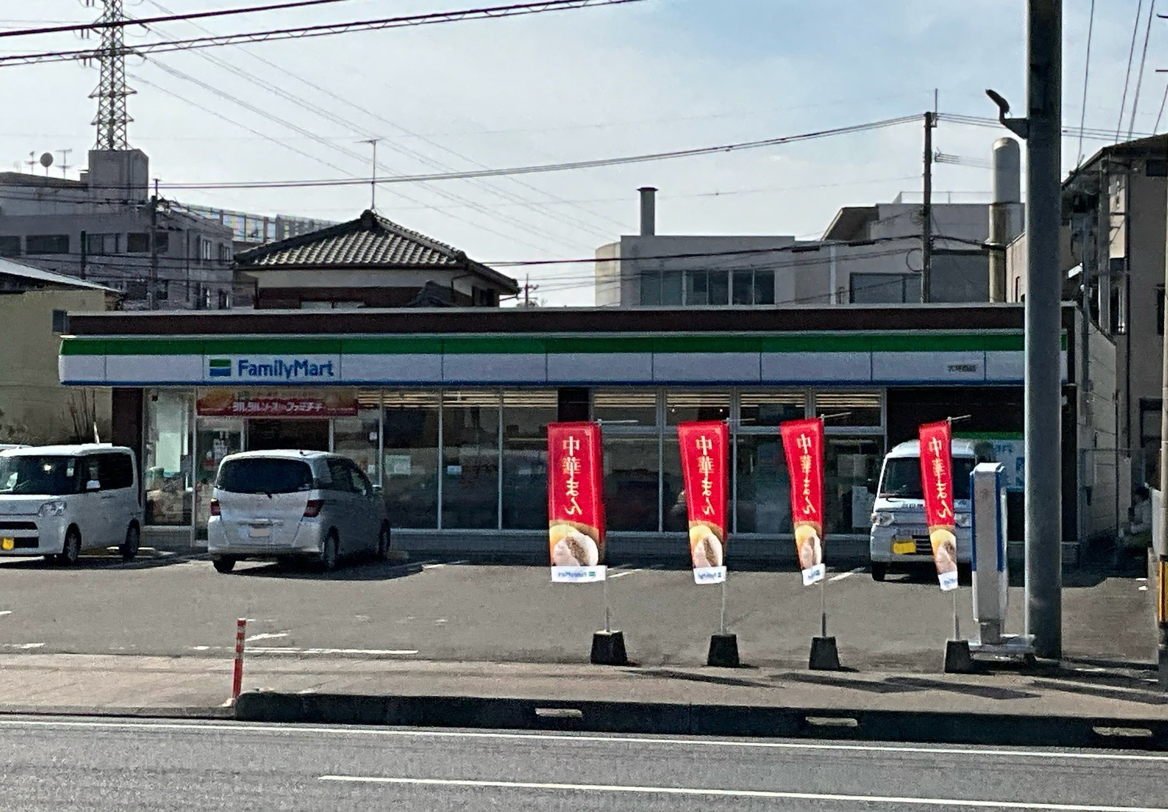コンビニ　ファミリーマート大坪西店（コンビニ）まで95m