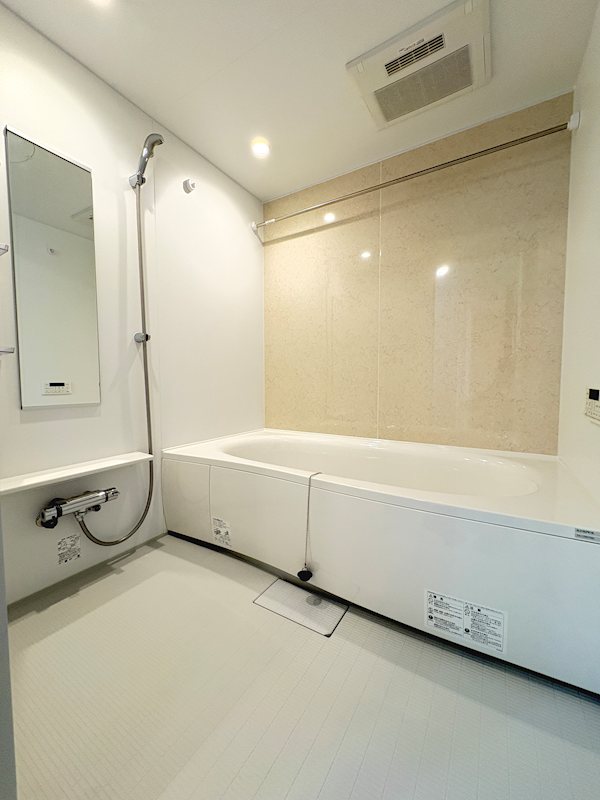 バス・シャワールーム　＊反転