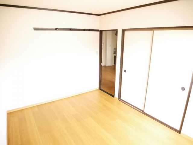 居室・リビング　南向きで日当たり良好。