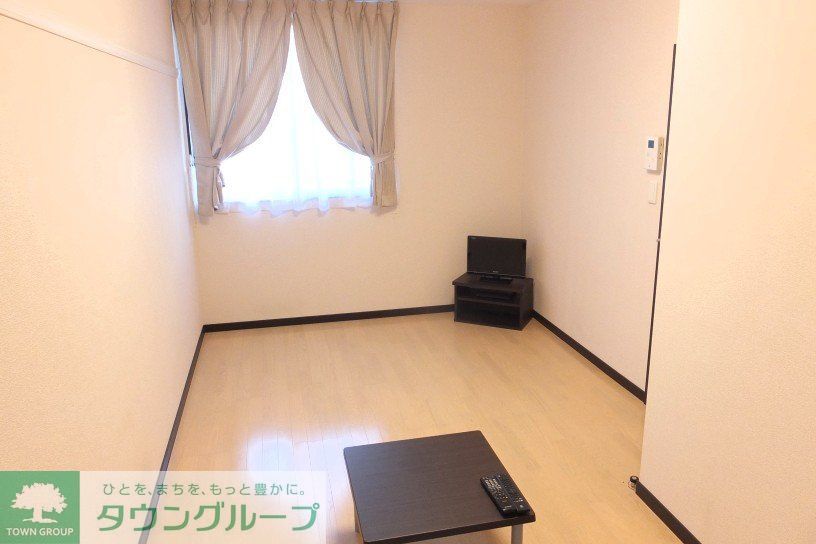 居室・リビング　床材や設備は号室によって異なります。