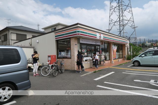コンビニ　セブンイレブン（コンビニ）まで820m