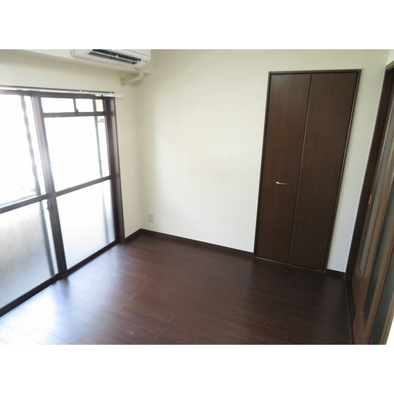 居室・リビング　こちらのリビングで趣味の時間をお楽しみください