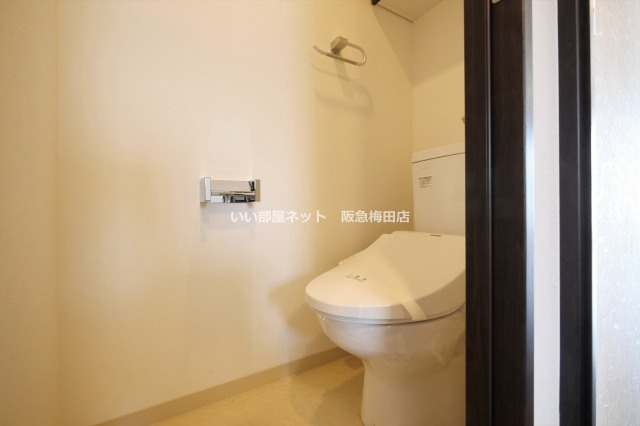 トイレ　同シリーズ別部屋仕様写真イメージとなります。