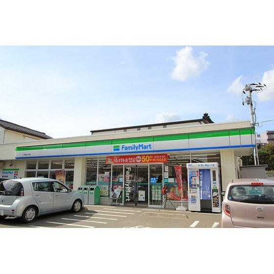 コンビニ　ファミリーマート新寺四丁目店（コンビニ）まで378m