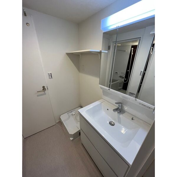 洗面設備　※同シリーズの写真になります。