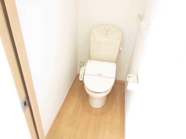 トイレ　温水洗浄便座付き