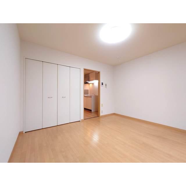居室・リビング　※入居中のため、前回募集時の写真です。