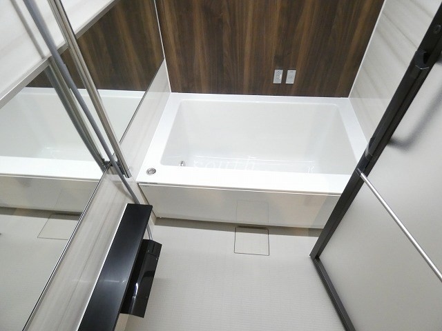 バス・シャワールーム　階数により室内カラーが異なります